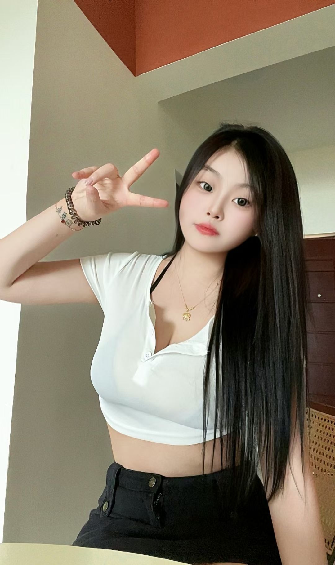 很润的小骚妹配图2