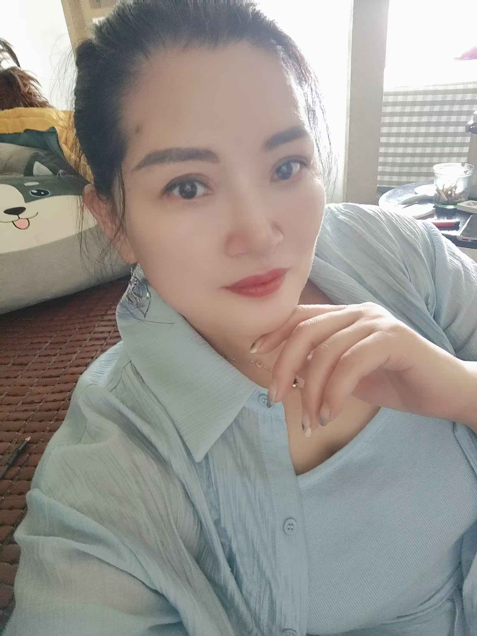 熟女兼职英子配图3