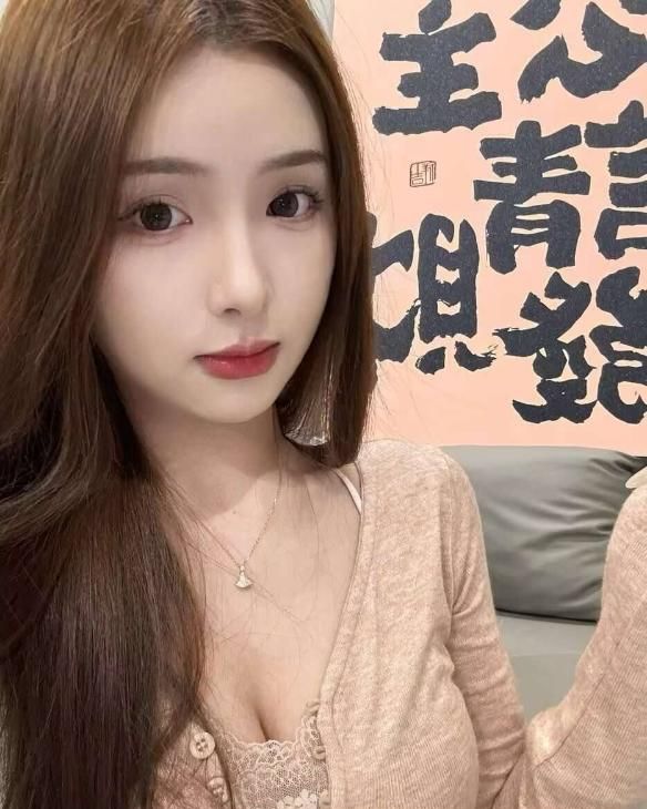 性感大奶颜值女友配图2
