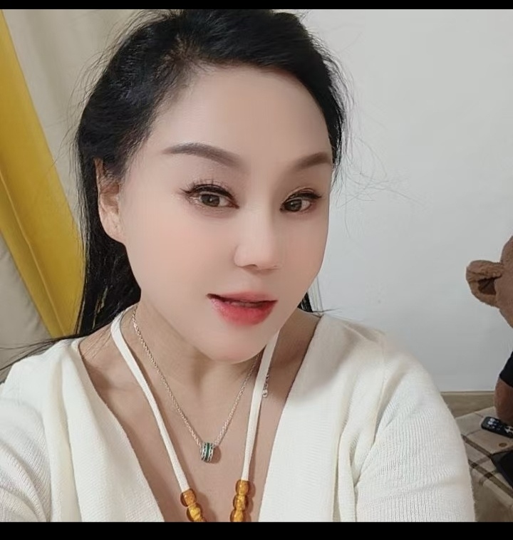 个人兼职美女配图2