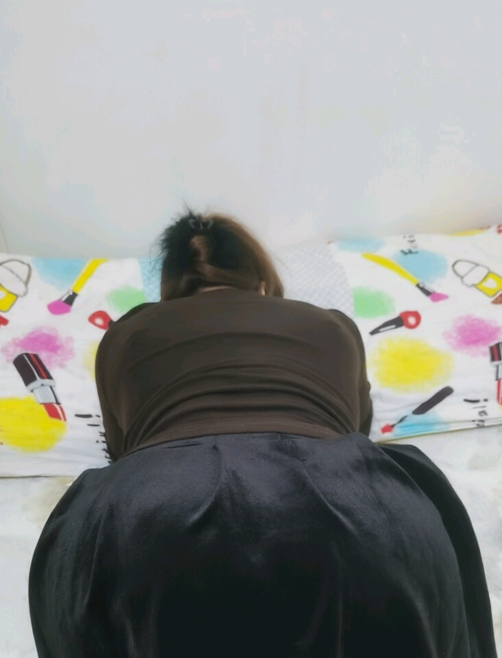 津南腰细肥臀少妇配图3