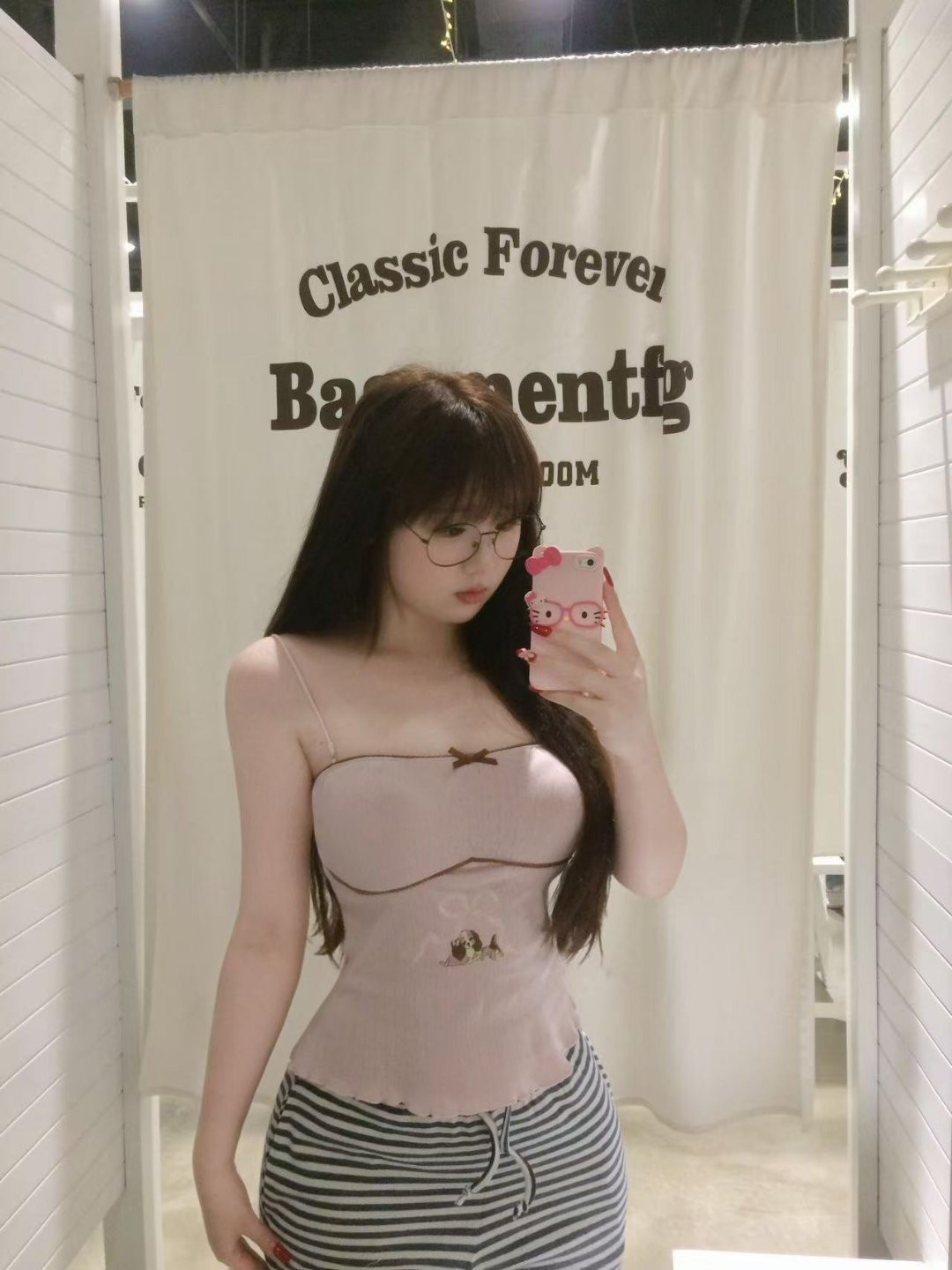 丰满翘臀多汁小骚货配图2