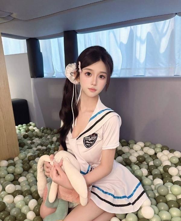 天河反差嫩妹金珠-买色网