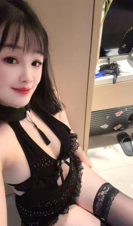 朝阳颜值巨乳梨子老师配图1