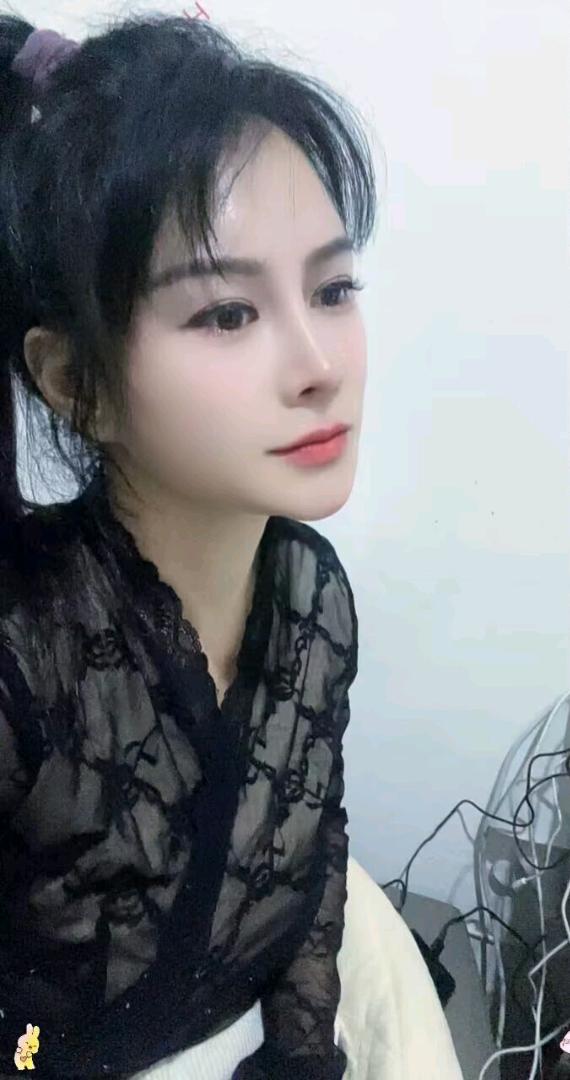 妩媚动人小少妇配图2