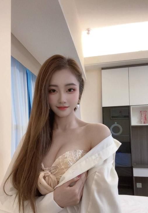 大胸颜值御姐喵喵配图2