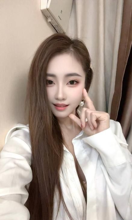 大胸颜值御姐喵喵配图3