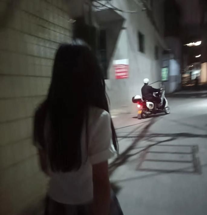 老巷胡同站街配图1