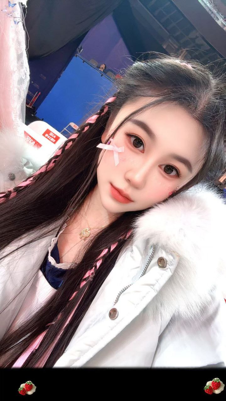 新上coser 香菜酱！服装多，可自带服装上门，相当配合，值得一试！配图4