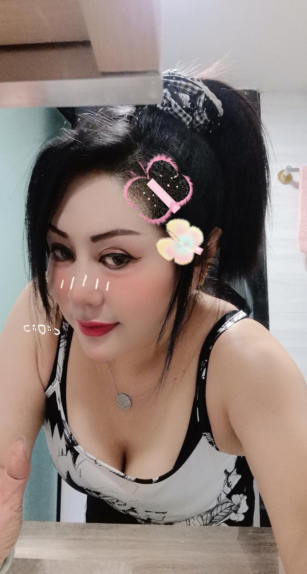 风骚少妇配图2