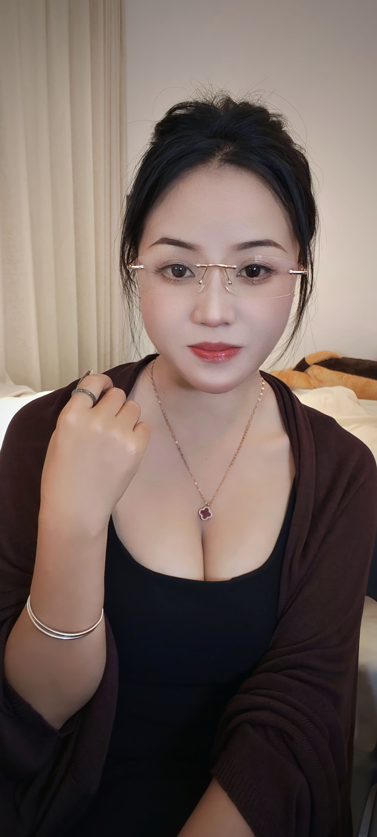 成熟骚妇思思配图3