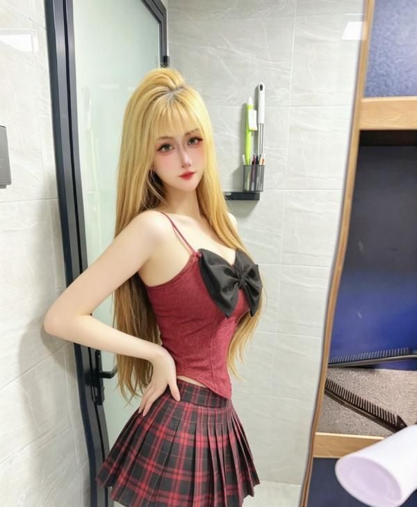 欧美范美乳卡戴珊配图4