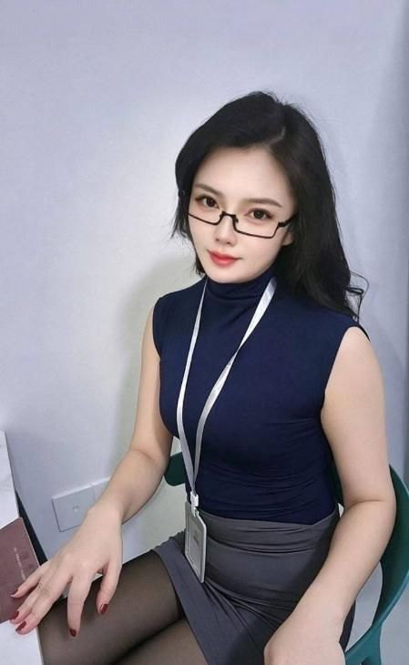 兼职闷骚眼镜御姐配图1