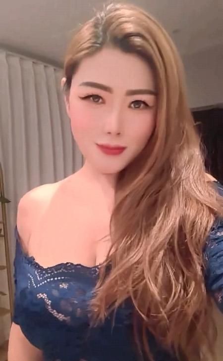 御姐红唇配图1