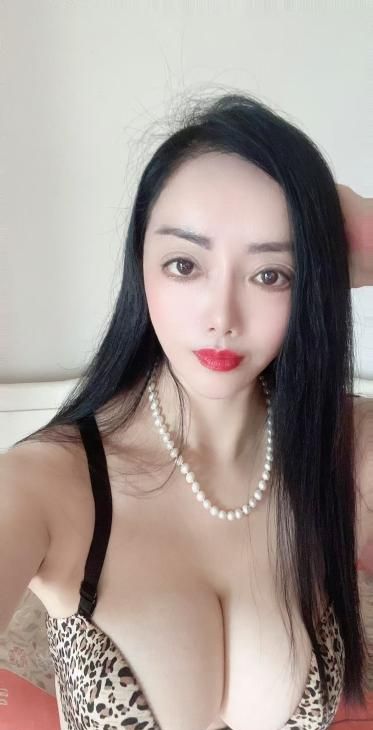 大奶肥臀御姐配图3