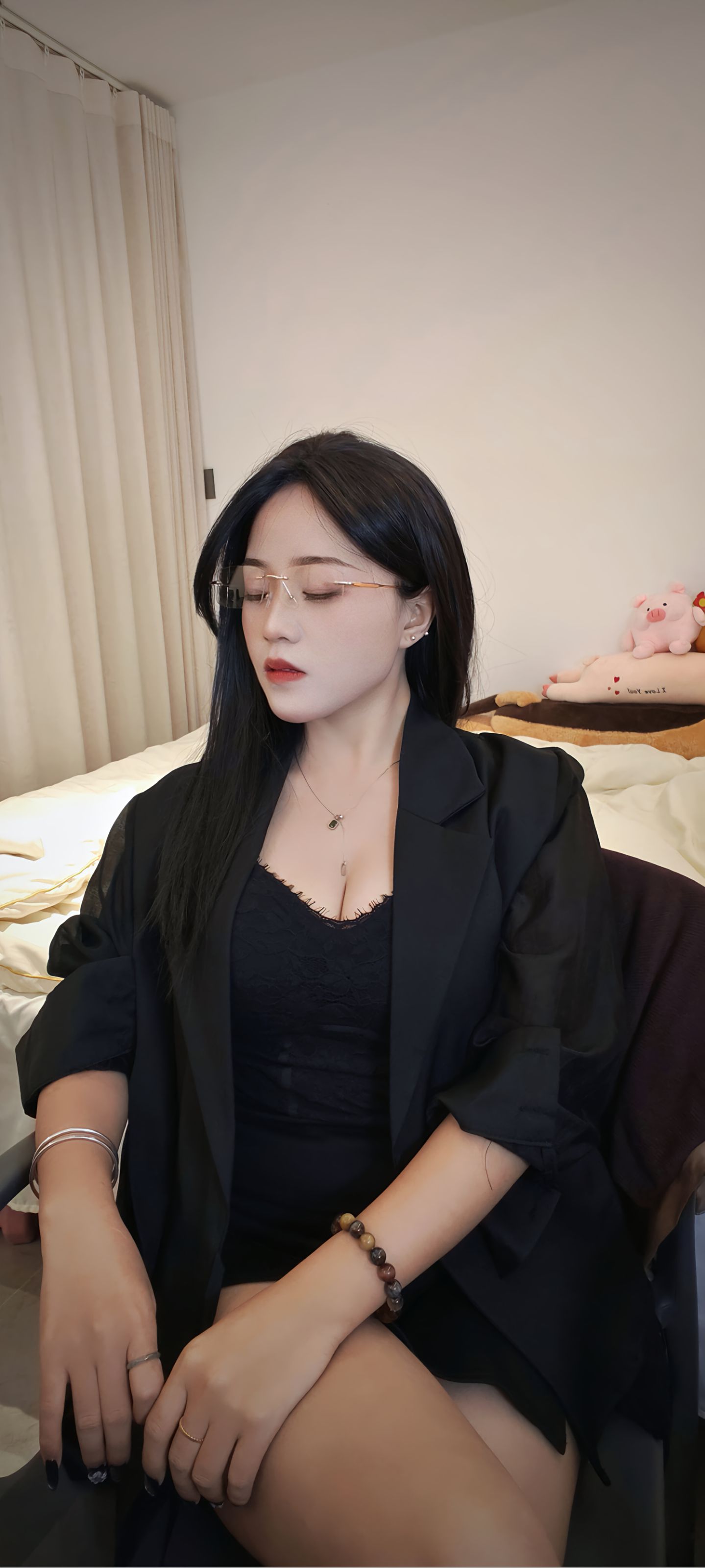 风骚少女菲菲配图2