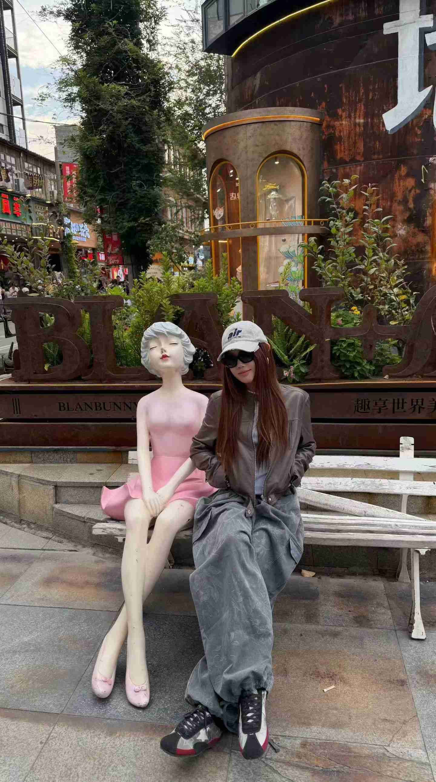 年轻漂亮少妇配图1