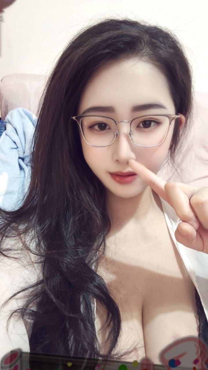 岱岳区性感眼镜荡妇配图3