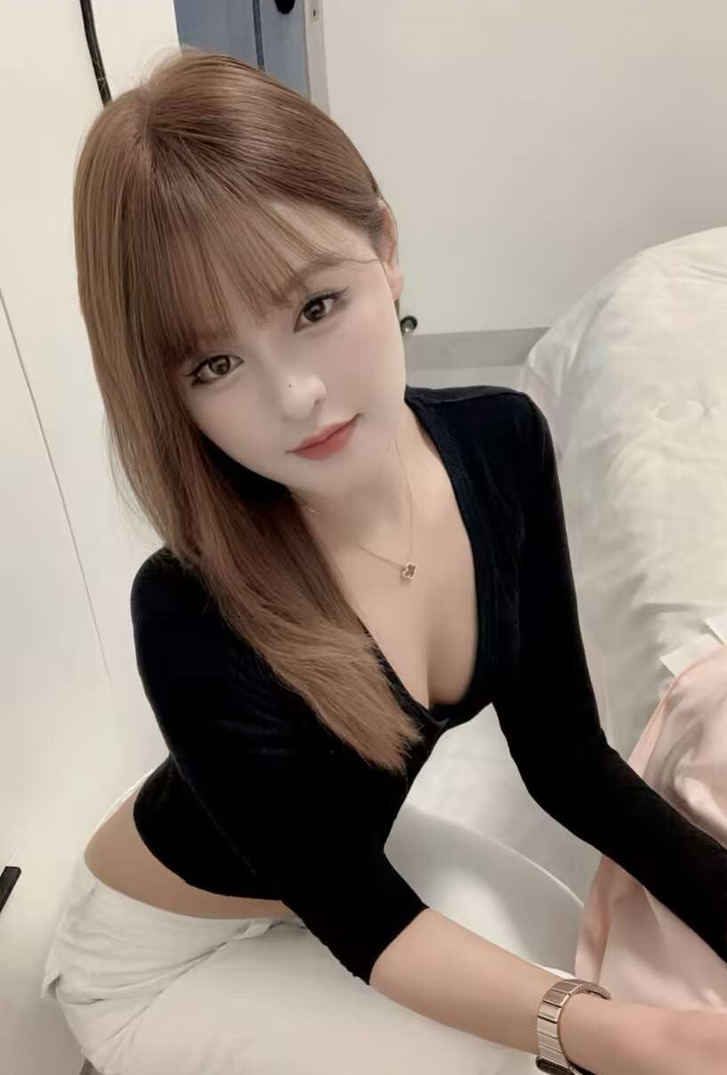 性感长腿花花妹配图3