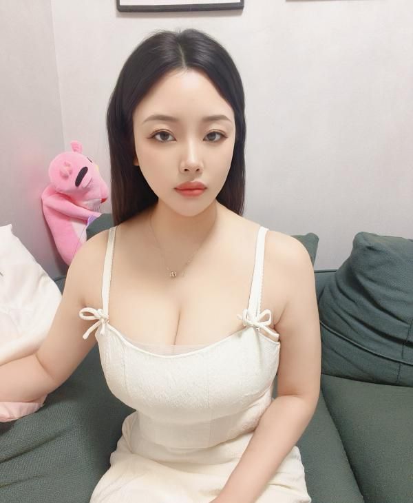 天宁天然大胸美女配图1