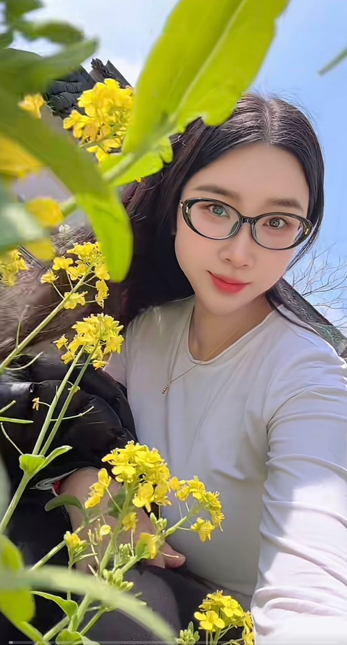 上城区穿婚纱情趣装巨乳少妇配图3