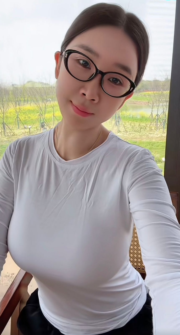 上城区穿婚纱情趣装巨乳少妇-品茶社