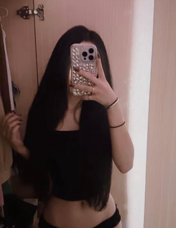 身材曼妙的原装美少女配图2
