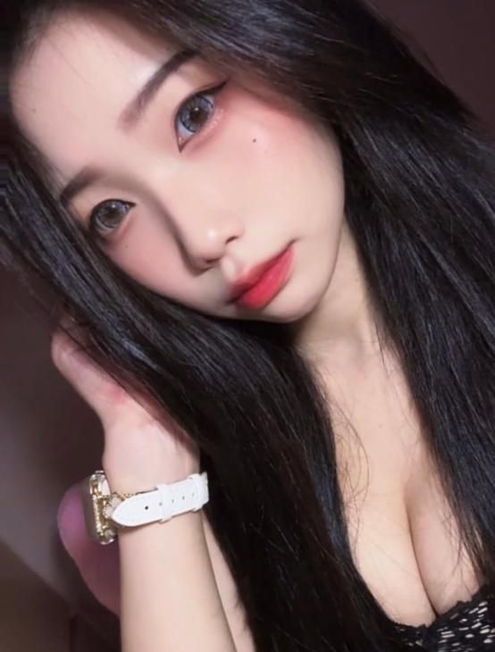身材曼妙的原装美少女配图3