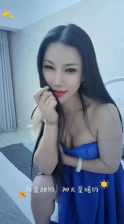 妩媚风骚大奶少妇配图4