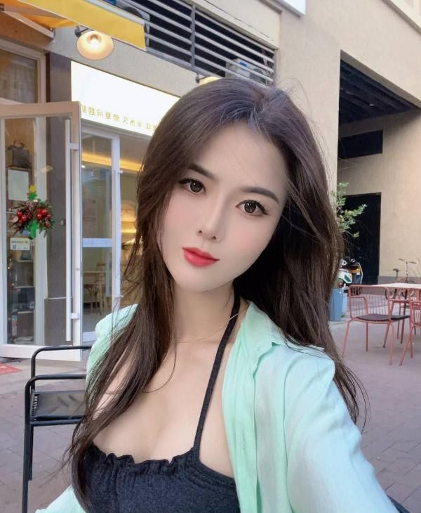 天河白胸肥臀御姐芸汐配图3