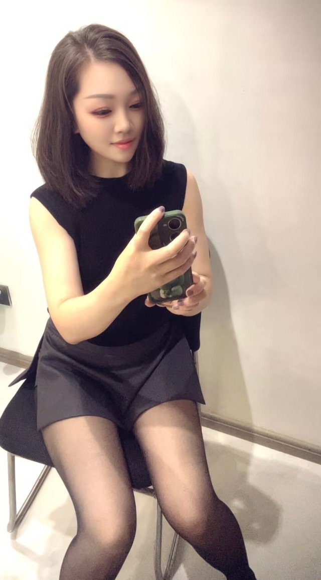 厚黑袜长腿熟妇配图1