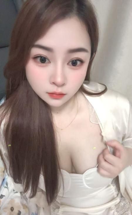 纯天然D胸婉婷配图1