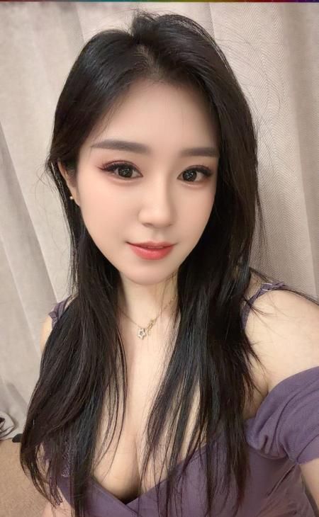 雨花舌吻大胸妹配图2