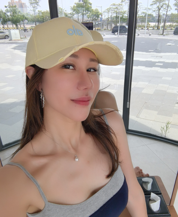 琪琪大美腿配图1