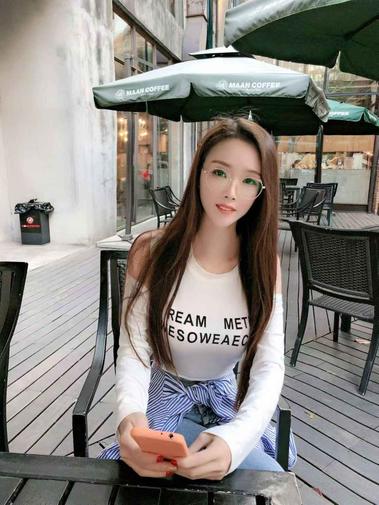 南京市楼凤：浦口区兼职少妇甜甜