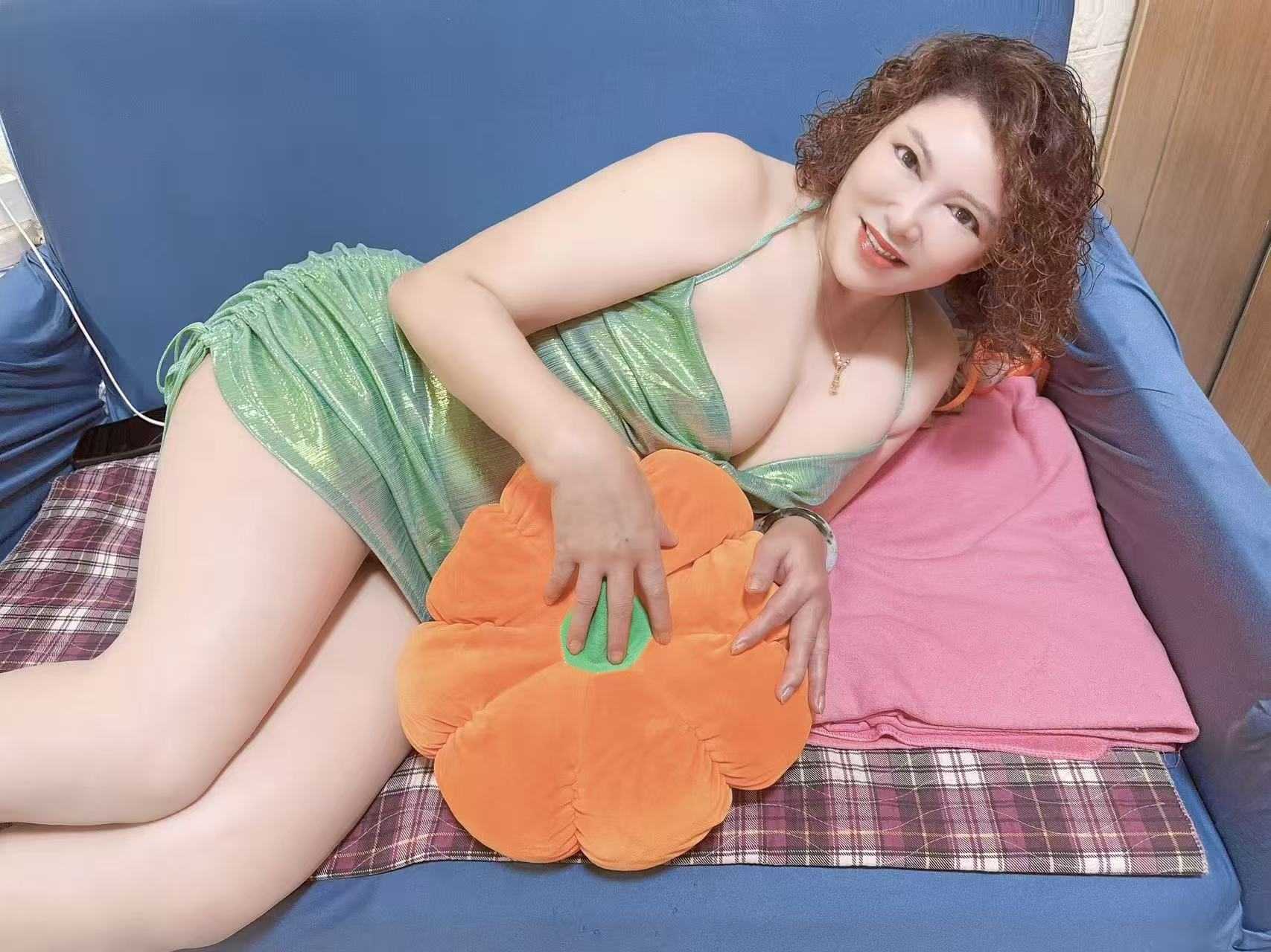 虹口名器一线天少妇配图2