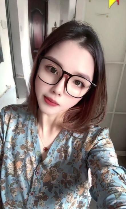 江北风骚眼镜御姐配图3