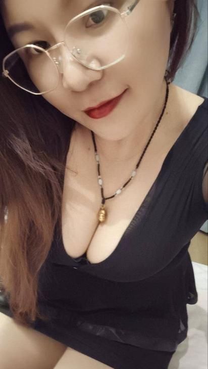 反差骚母狗配图3
