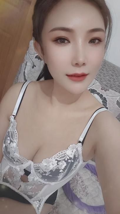 韵味人妻苗苗配图1