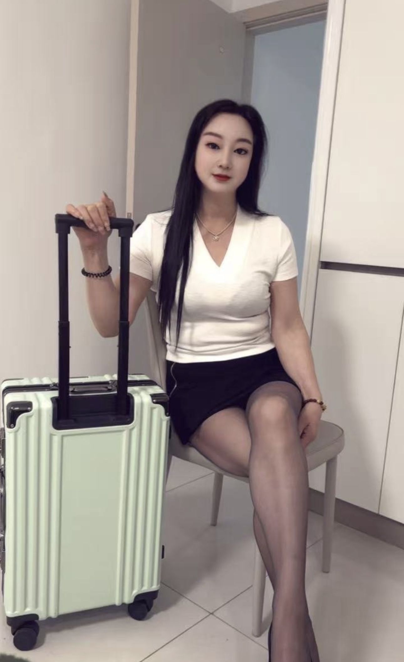 拱墅黑丝骚妇配图1