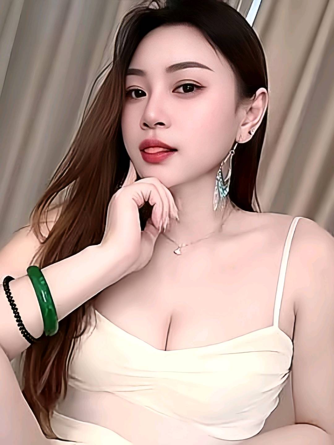 上海美乳巨臀骚货配图3