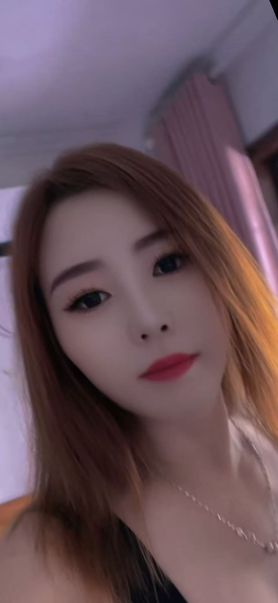 化妆品兼职喷水美女-品茶社