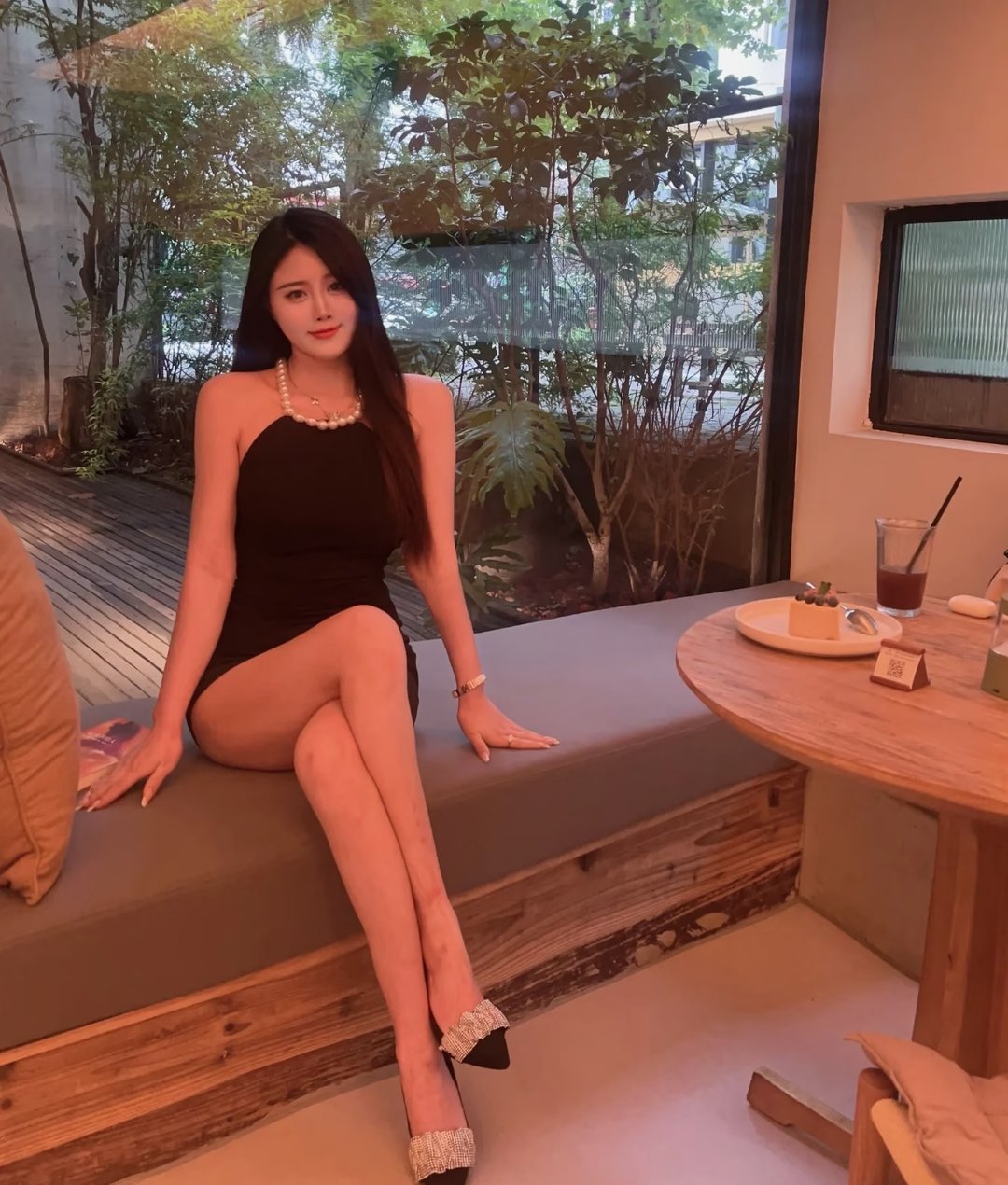 黄浦区性感大长腿骚妹子配图4