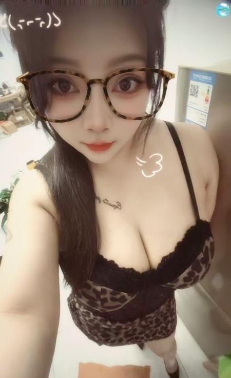 性感豹纹嫩妹-买色网