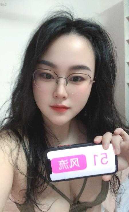 浦东吊钟乳眼镜妹-买色网