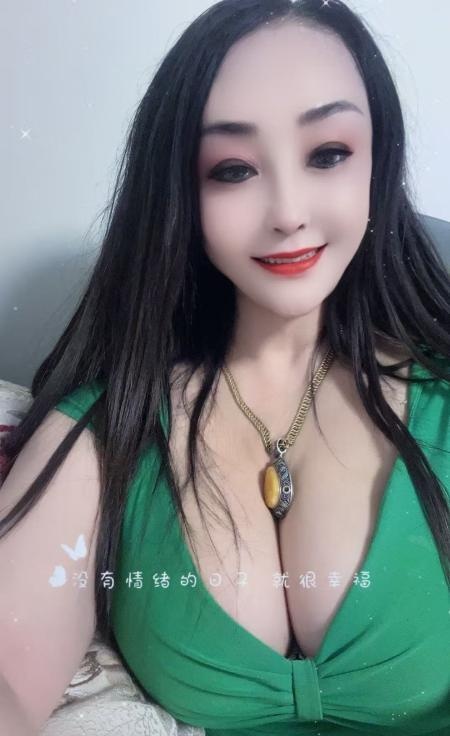 享受巨乳服务系美女-买色网