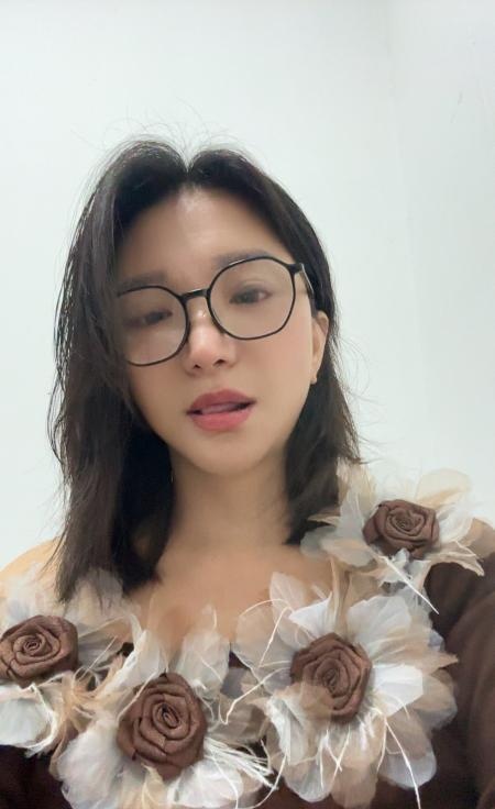 戴眼镜的大胸少妇-买色网