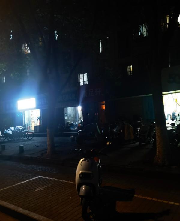 南京秦淮路边店-买色网