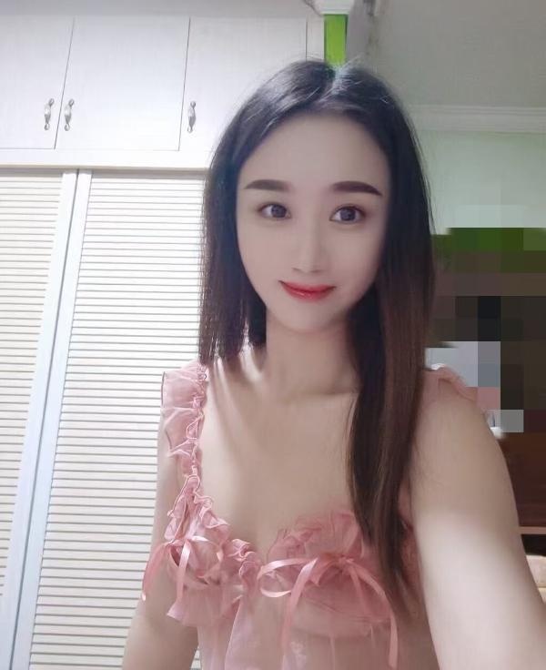 长腿美女-品茶社