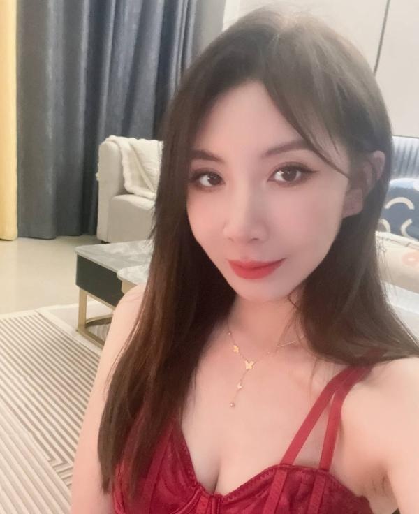 红衣裙艳儿少妇-买色网